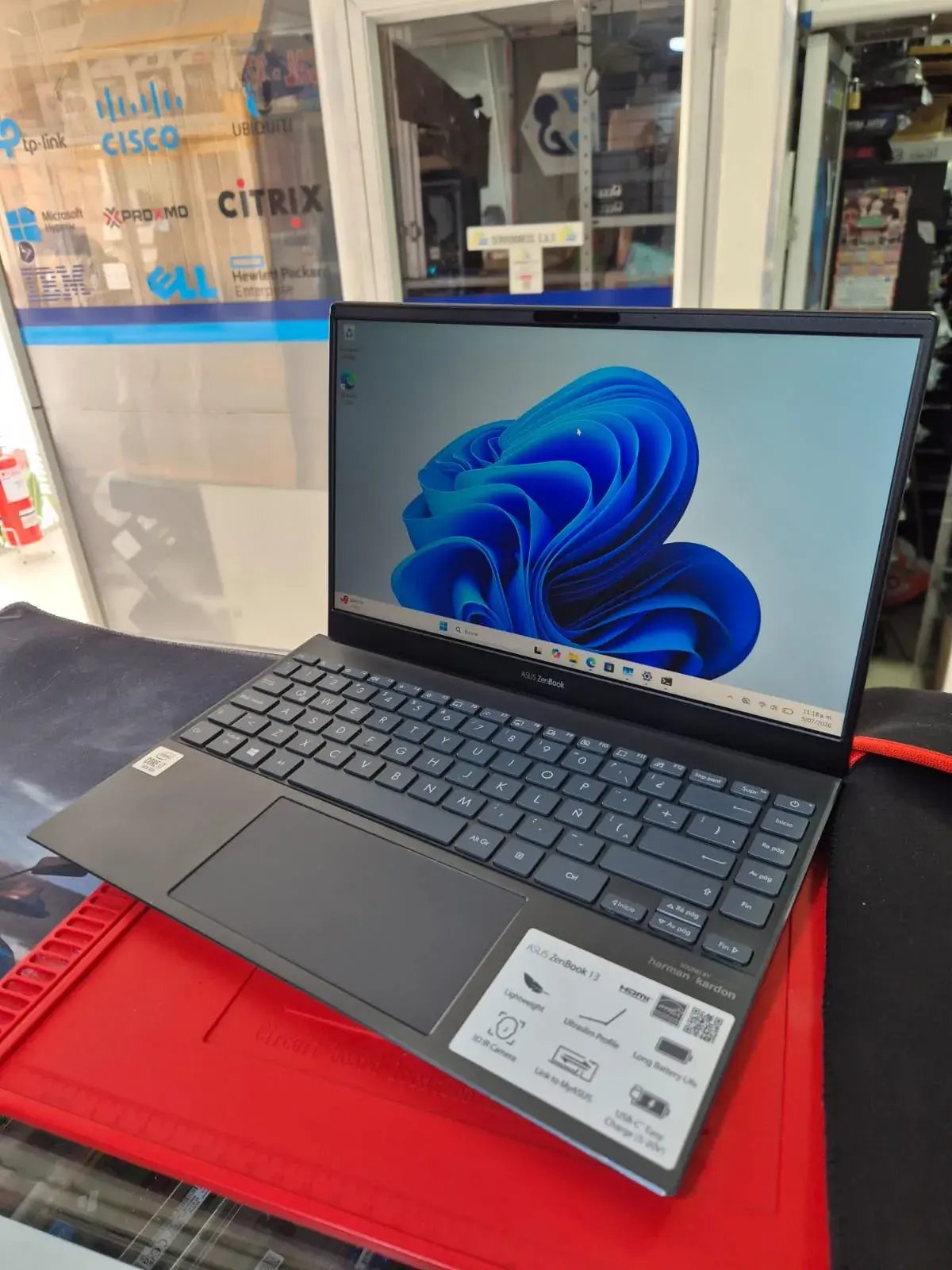 Portátil ASUS ZenBook ultradelgado de 14