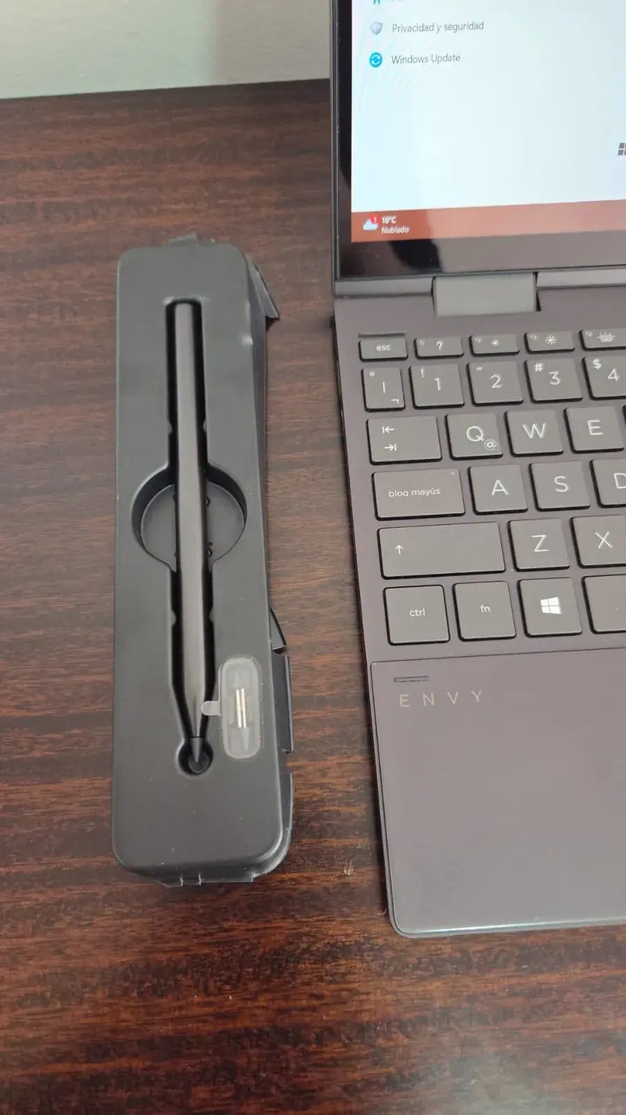 Portátil HP ENVY x360 convertible táctil 2 en 1 con lápiz óptico, Ryzen 5 4500U y pantalla 15.6